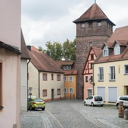 Guest house Pension Fuer Langzeitmiete Einzelzimmer Monatsmiete 450 Eur Warm 91639 Wolframs-Eschenbach Vollmoebliert Gemeinschaftskueche Waschmaschiene Parkplatz Kostenlos Sehr Zentral Wolframs-Eschenbach
