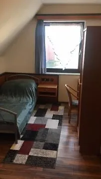 Guest house Pension Fuer Langzeitmiete Einzelzimmer Monatsmiete 450 Eur Warm 91639 Wolframs-Eschenbach Vollmoebliert Gemeinschaftskueche Waschmaschiene Parkplatz Kostenlos Sehr Zentral *