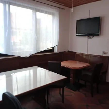Guest house Pension Fuer Langzeitmiete Einzelzimmer Monatsmiete 450 Eur Warm 91639 Wolframs-Eschenbach Vollmoebliert Gemeinschaftskueche Waschmaschiene Parkplatz Kostenlos Sehr Zentral *